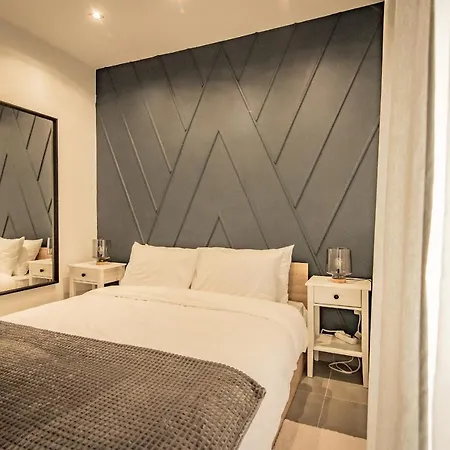 Apollo's On Radio Midas Apartament *