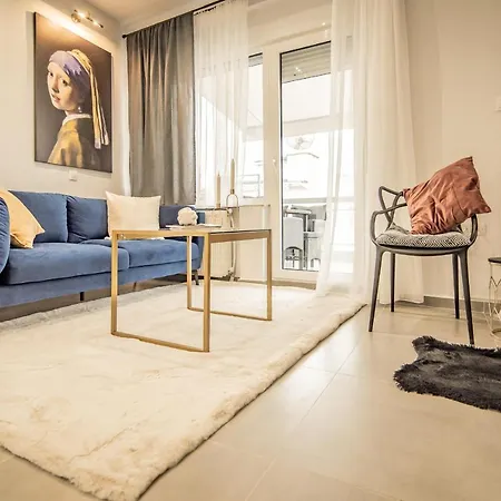 Apollo's On Radio Midas Apartament Saloniki