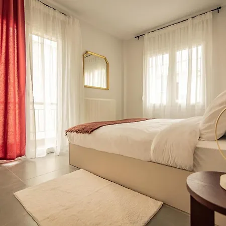 Apollo's On Radio Midas Apartament *